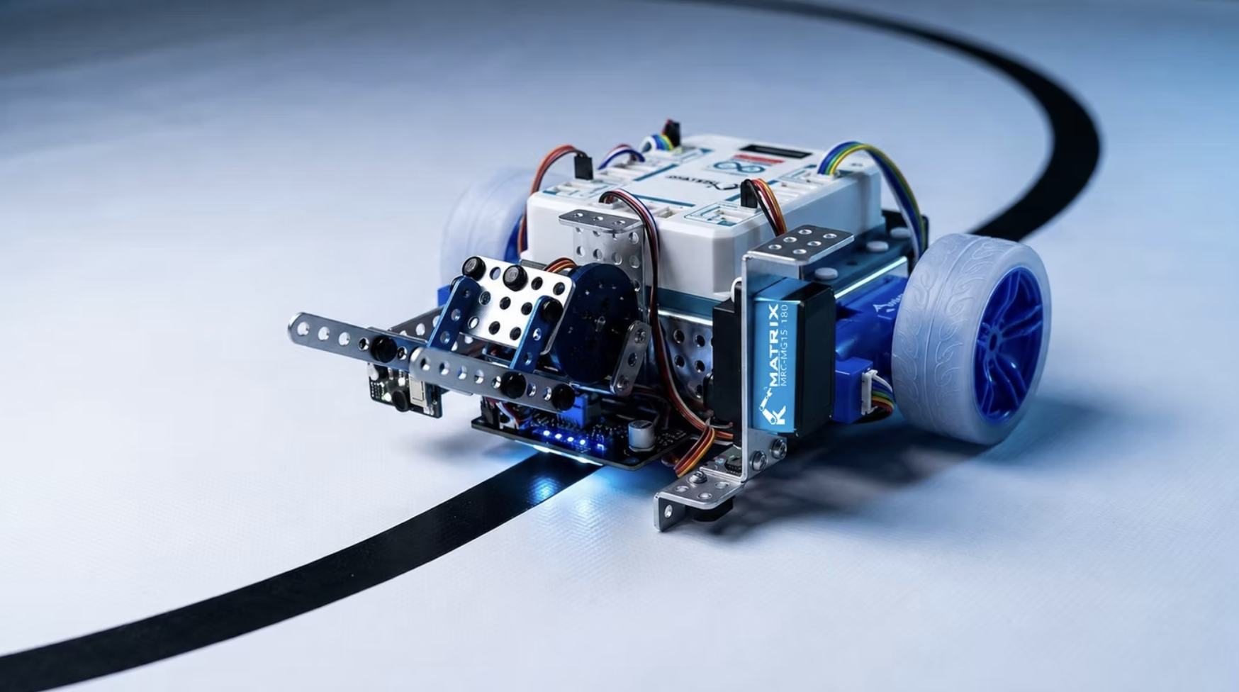 Robot Matrix Mission Go siguiendo pista